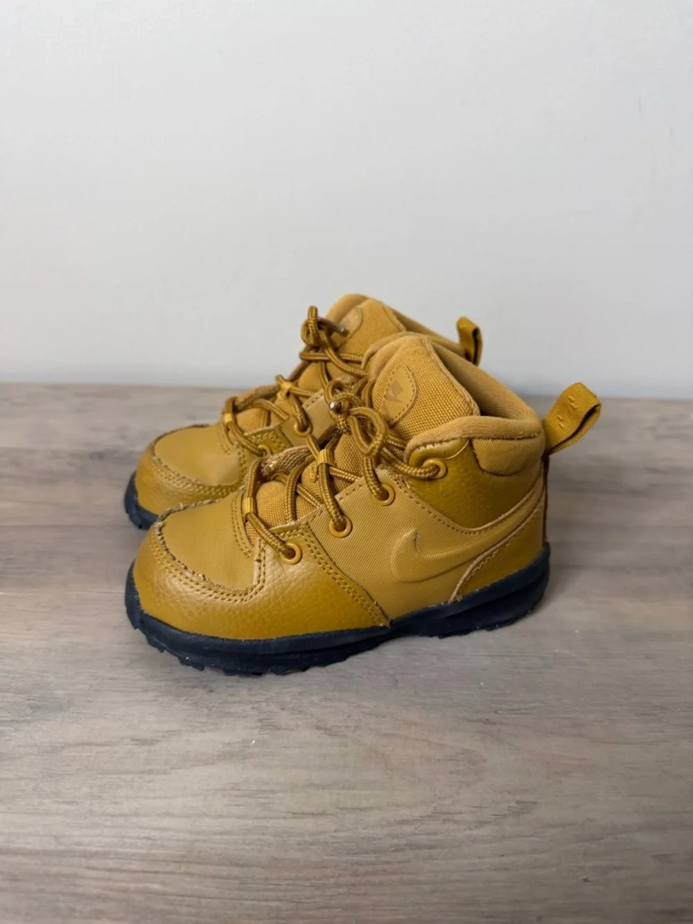 Nike Manoa Toddler Leather Sneaker Hiking Boot Tan Size 8C